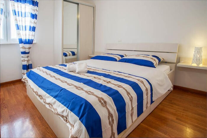 ROOM 2