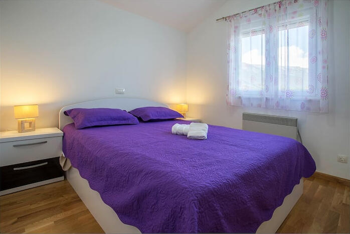 ROOM 4